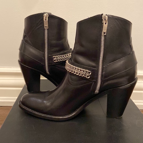 Saint Laurent Wyatt boots with chain - Picture 11 of 11